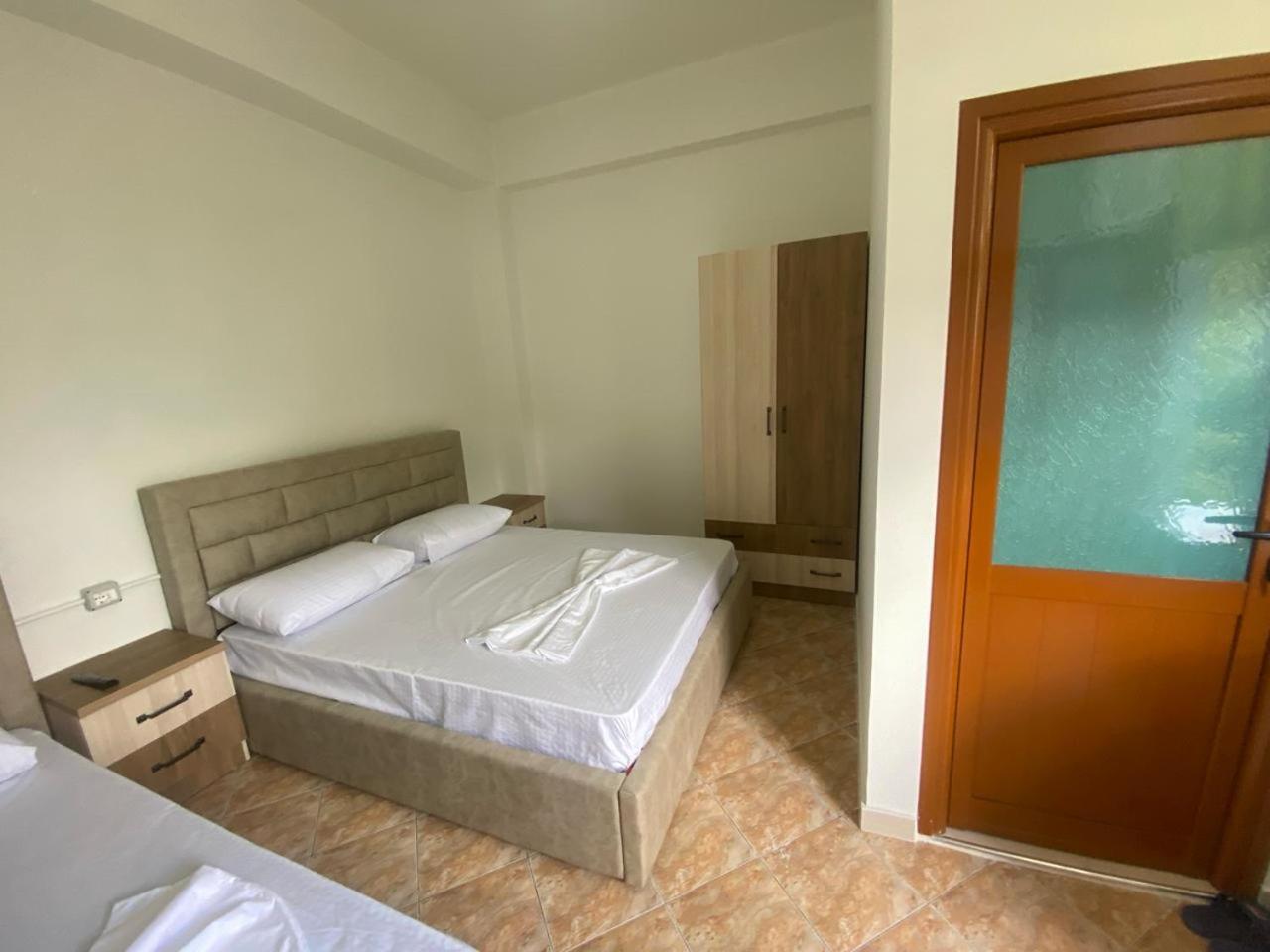 Guesthouse Seli Berat Exterior foto