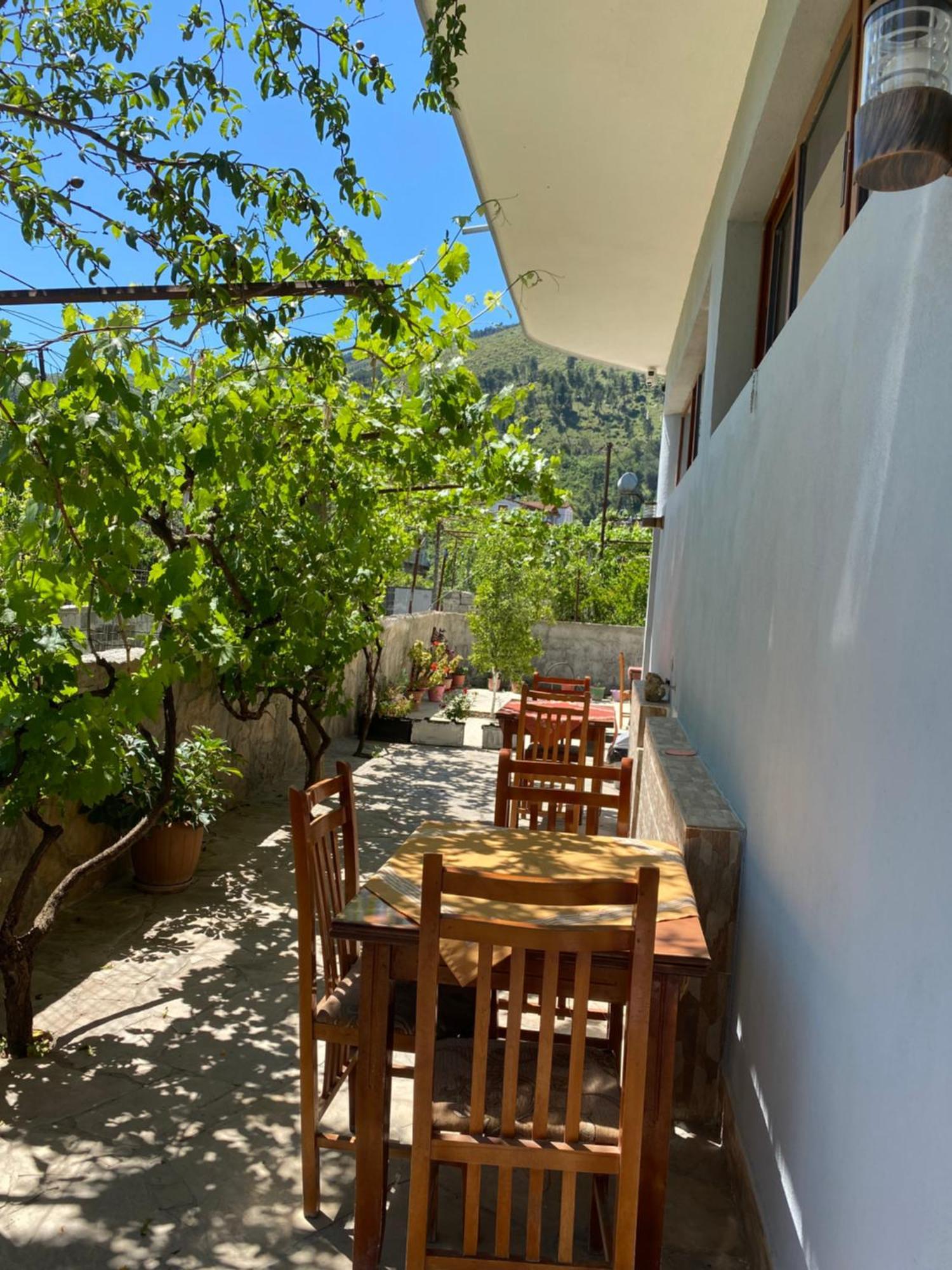 Guesthouse Seli Berat Exterior foto